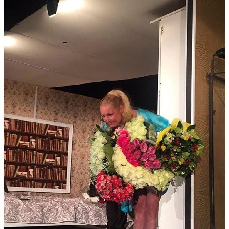 Анастасия Волочкова принимает поздравления