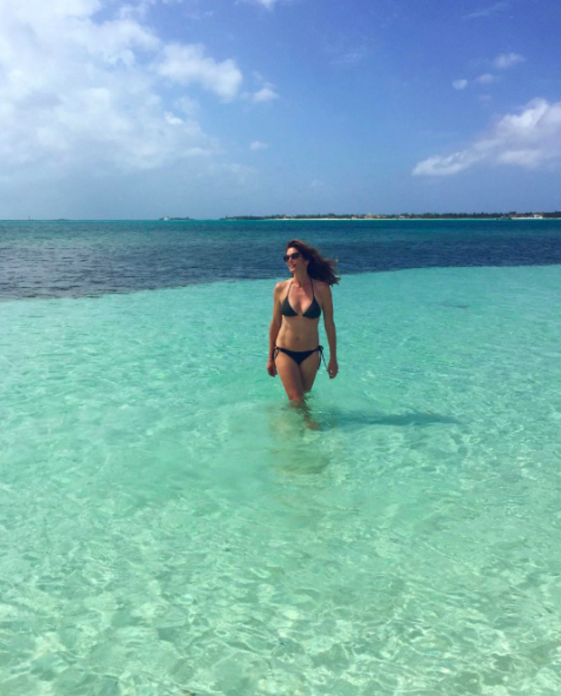 Синди Кроуфорд в 50 лет отлично выглядит в бикини