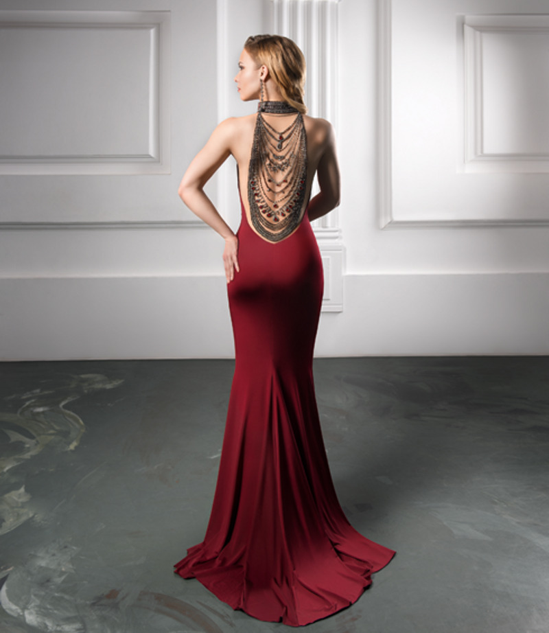 Платье, Tarik Ediz; серьги, RL Gewel