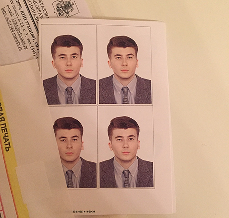 Антон Чуреков собирает документы для военкомата