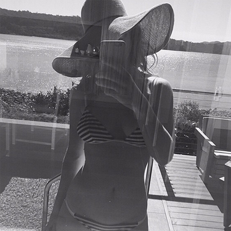 Лили Джеймс