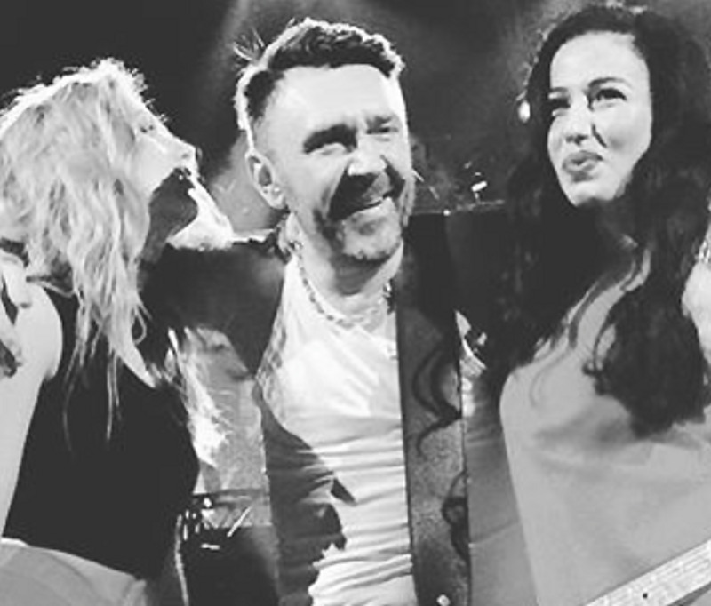 Шнуров с новыми солистками