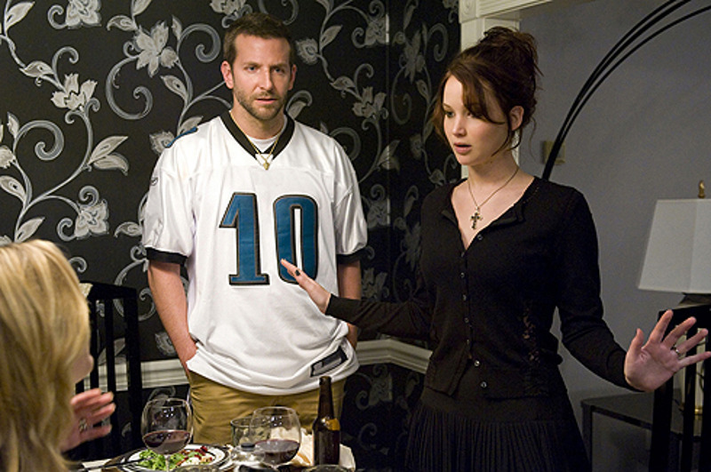 С Брэдли Купером актрису настойчиво «женят». Еще бы: они играли любовь в нескольких фильмах, в том числе и в «Моем парне – психе»