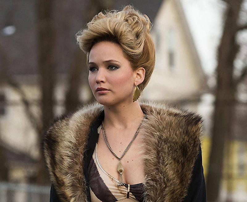 В криминальной комедии «Афера по-американски» Лоуренс сыграла эксцентричную женщину средних лет