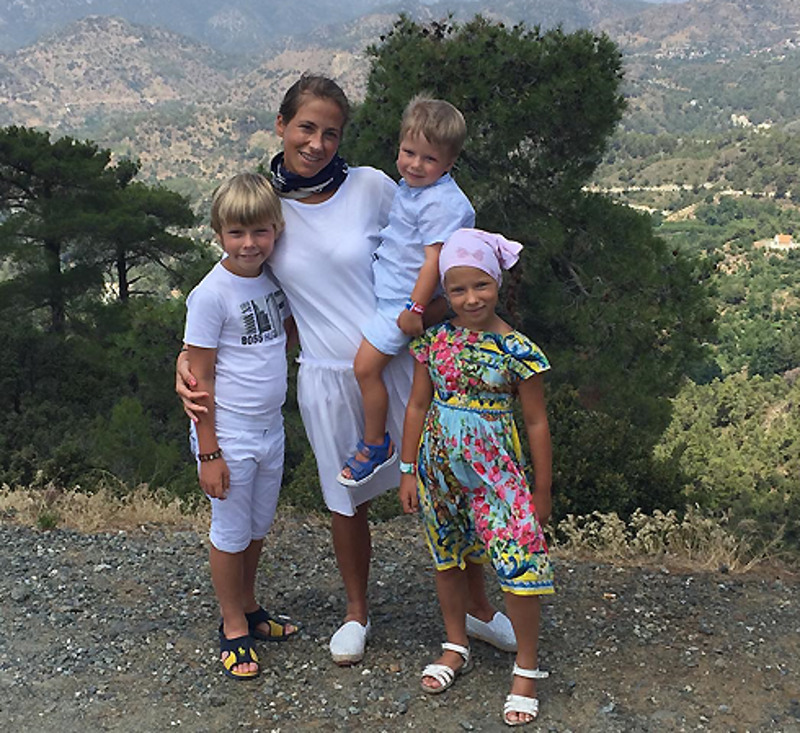 Юлия Барановская с детьми