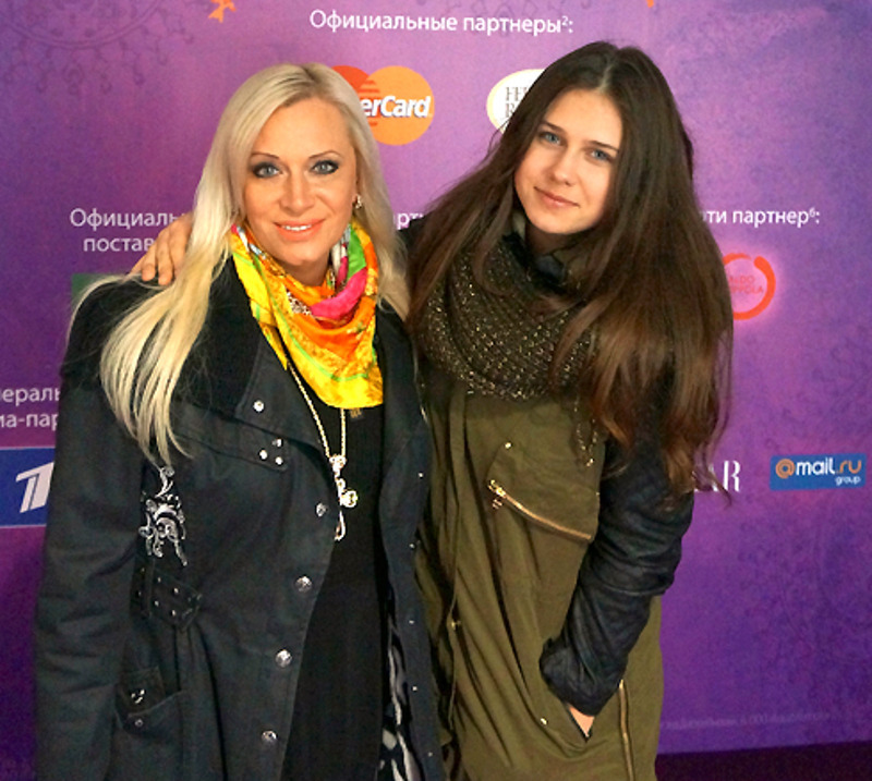 Дочь Гулькиной Яна любит читать и рисовать