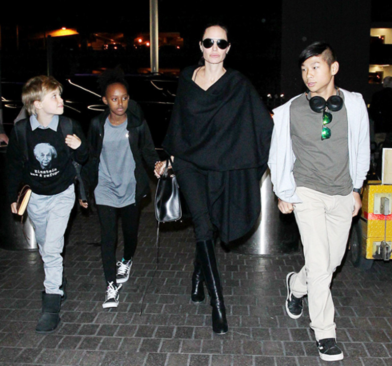 Анджелина Джоли с детьми