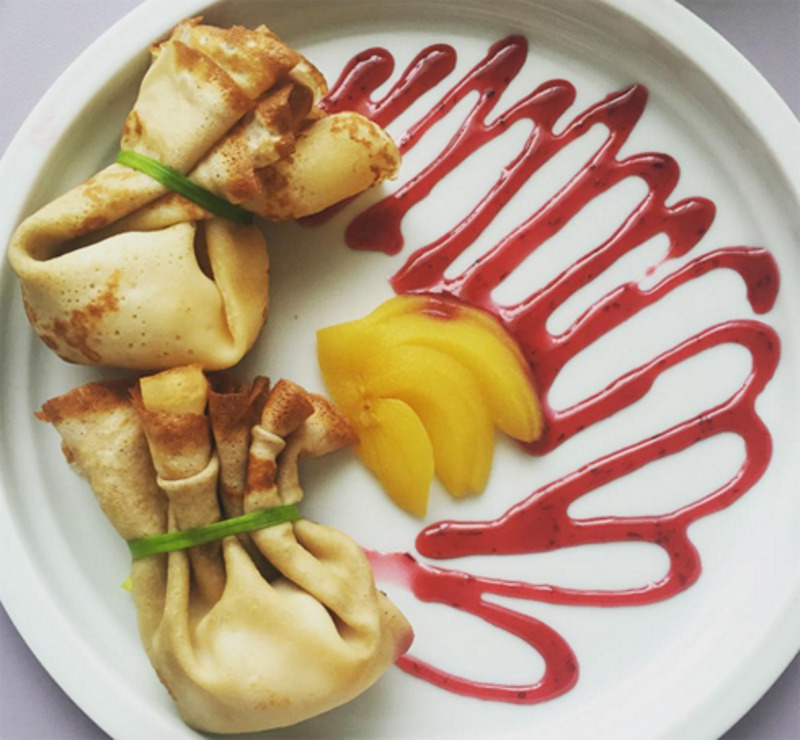 Вот такими блинчиками угощали на завтрак молодых мамочек