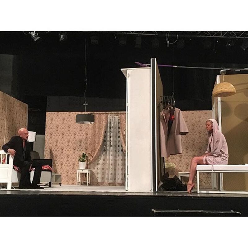 В пьесе много драматических моментов