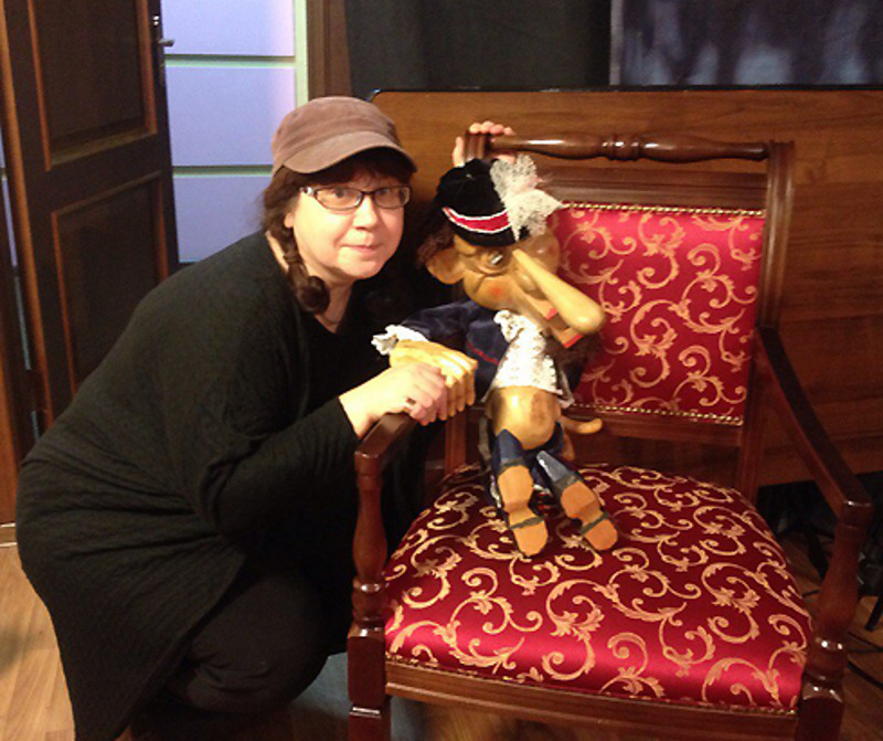 "Я всю свою жизнь играю в куклы", - признается Евгения