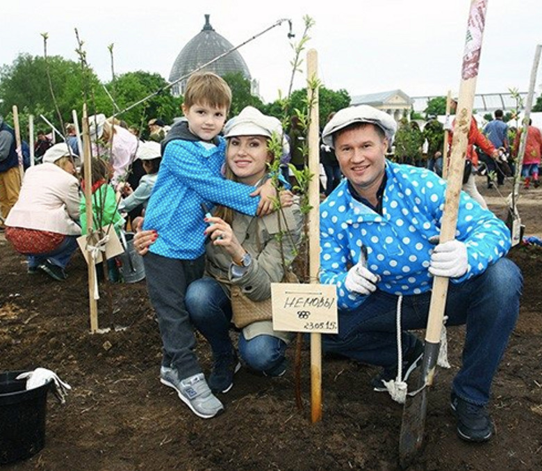 Алексей Немов с семьей