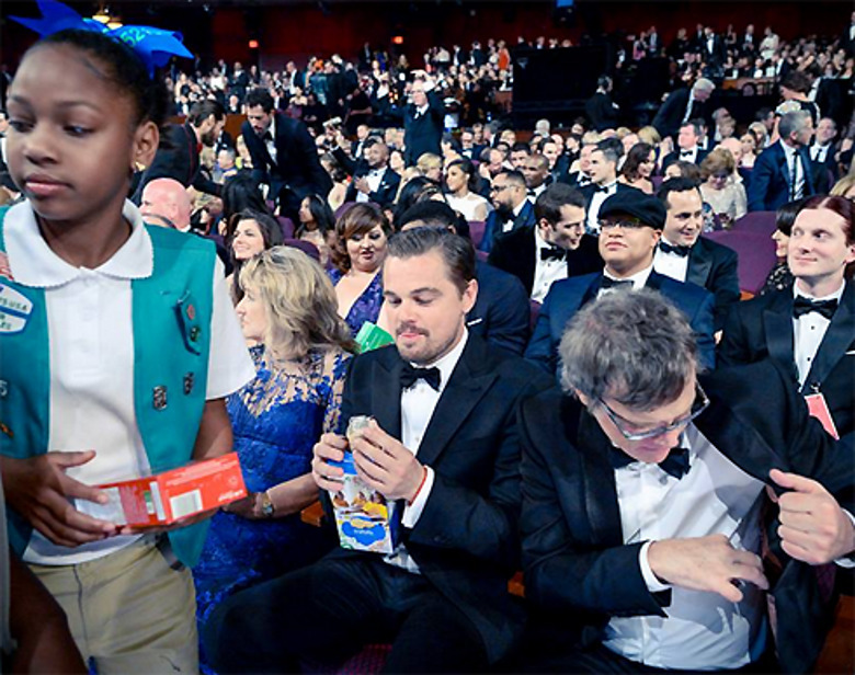 Леонардо Ди Каприо не только купил, но и тут же начал есть печенье дочерей Криса Рока