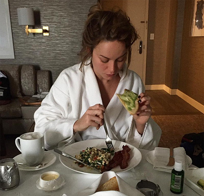 Бри Ларсон до церемонии...