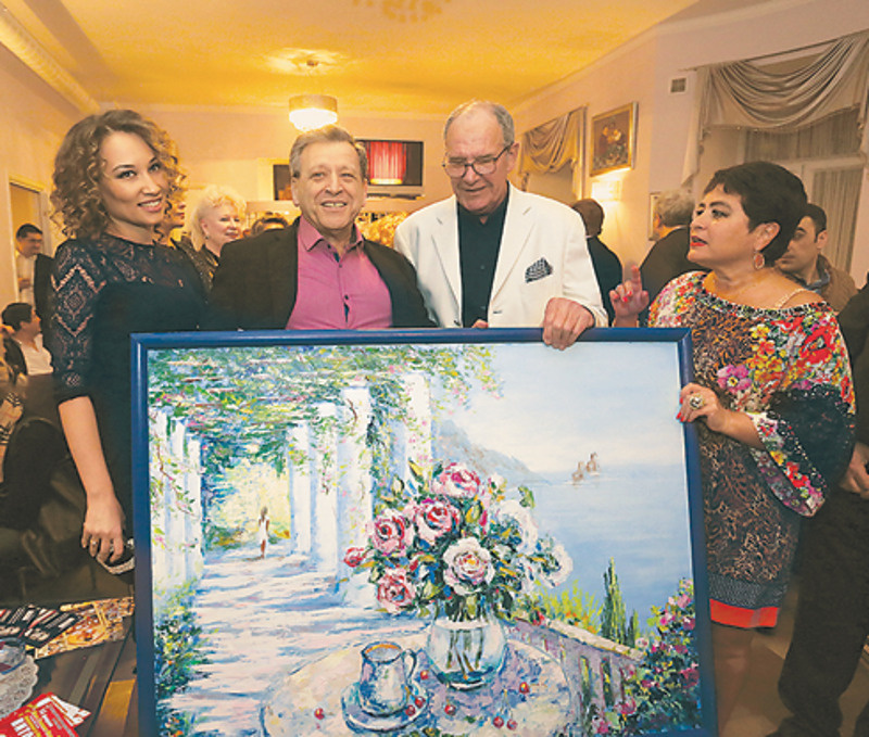 Эммануила Виторгана удивляли в этот день разными подарками, но больше всего его впечатлила картина от Бориса Грачевского и его избранницы Екатерины