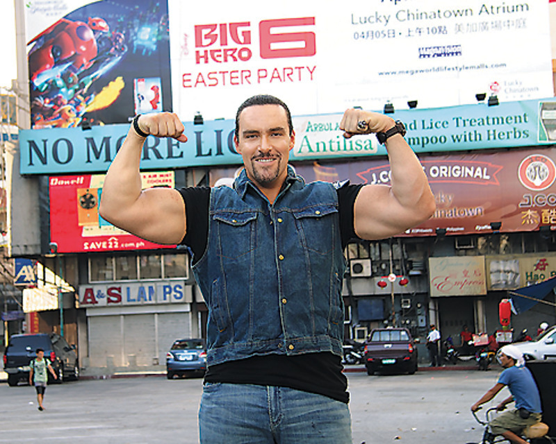  Бывший «мистер Вселенная» Александр Невский не забывал про регулярные тренировки даже во время съемок