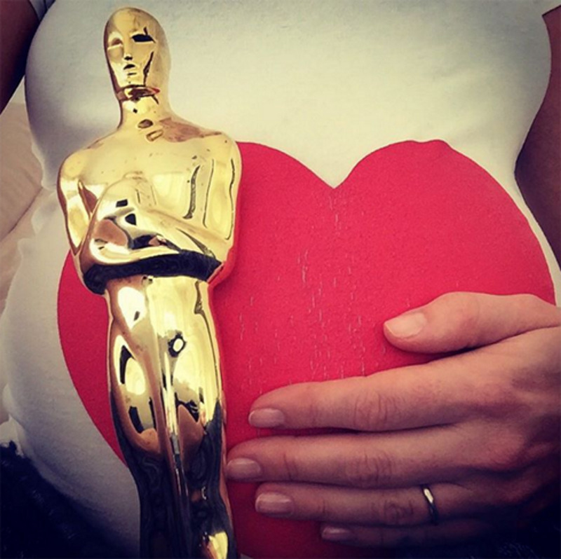 Энн Хэтэуэй пожелала всем удачи