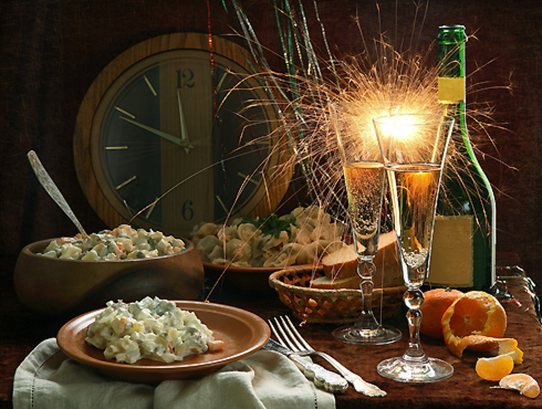 Почему наши новогодние застолья так традиционны?