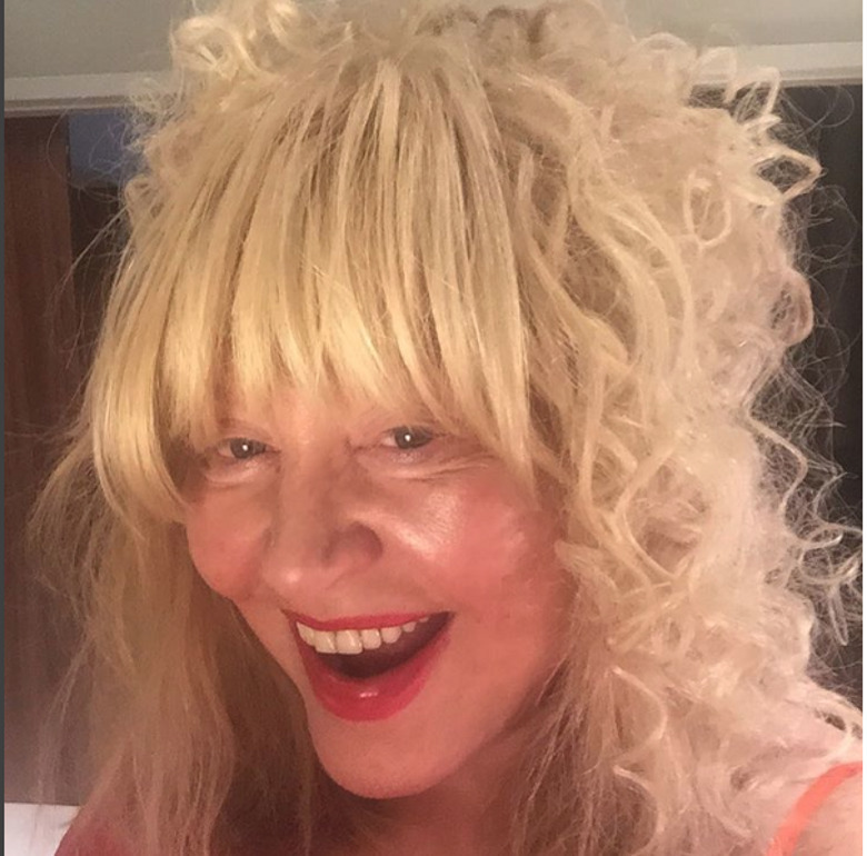 Алла Борисовна опубликовала фото в парике