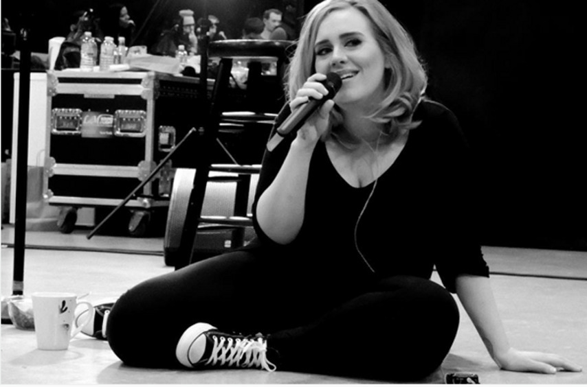 Адель решила сбросить набранные за время праздников килограммы