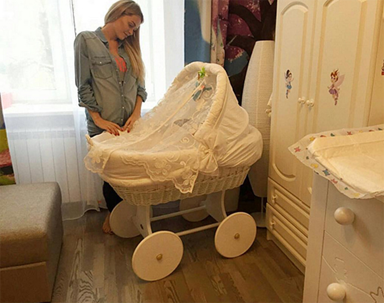 Анна Хилькевич с новорожденной дочкой