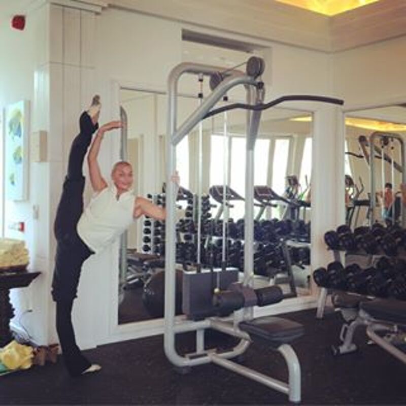 Фотоотчет, разумеется, не обошелся без шпагата