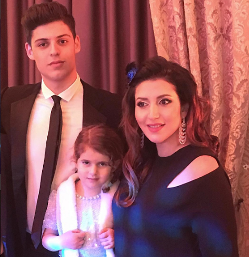 Жасмин с детьми