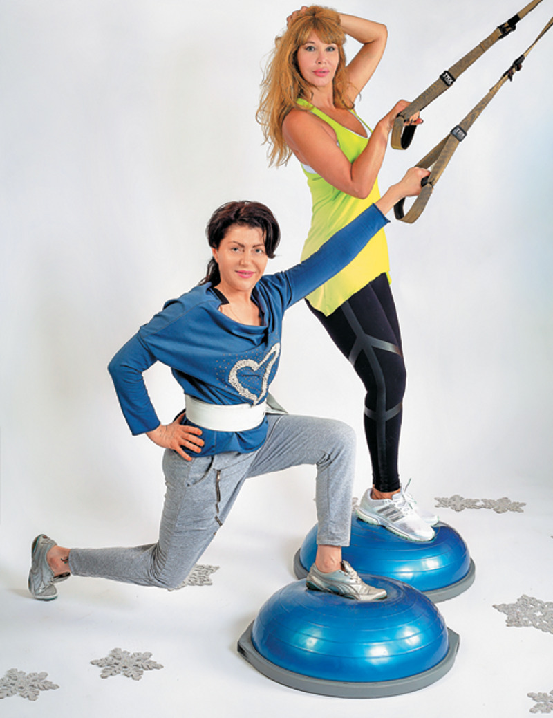 Все упражнения выполняются с применением балансировочного оборудования: босу и TRX-петли. Техника выполнения — стато-динамика