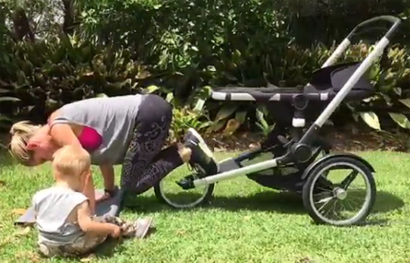 Патаки уверена, что заниматься фитнесом можно и во время прогулки с ребенком