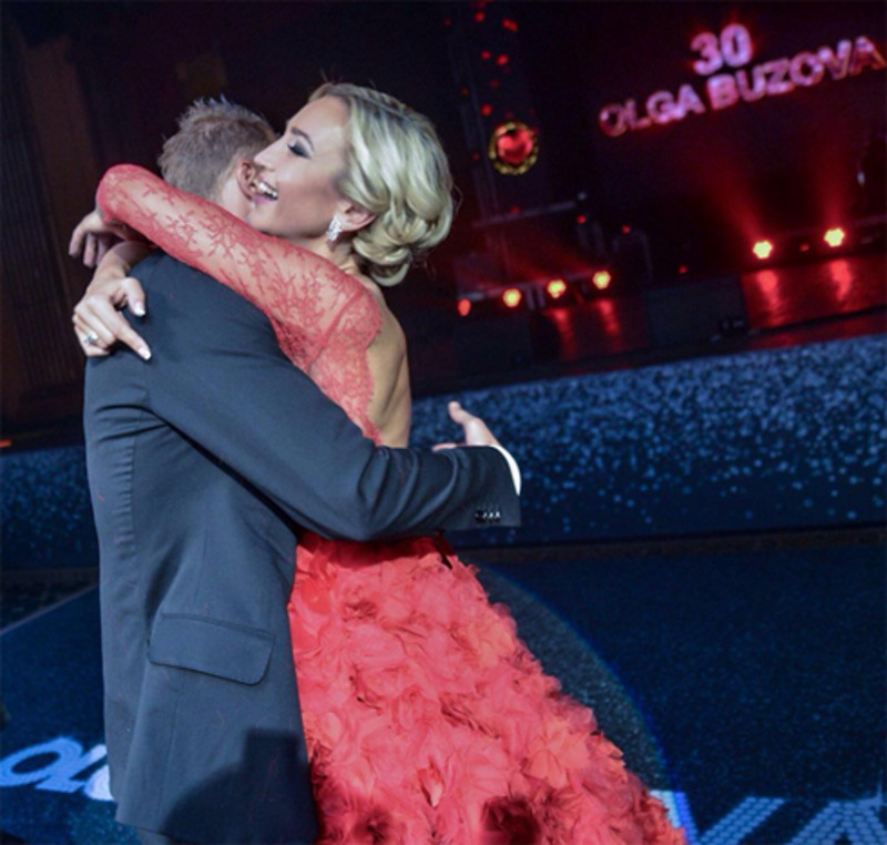 Дмитрий Тарасов посвятил имениннице трогательную песню