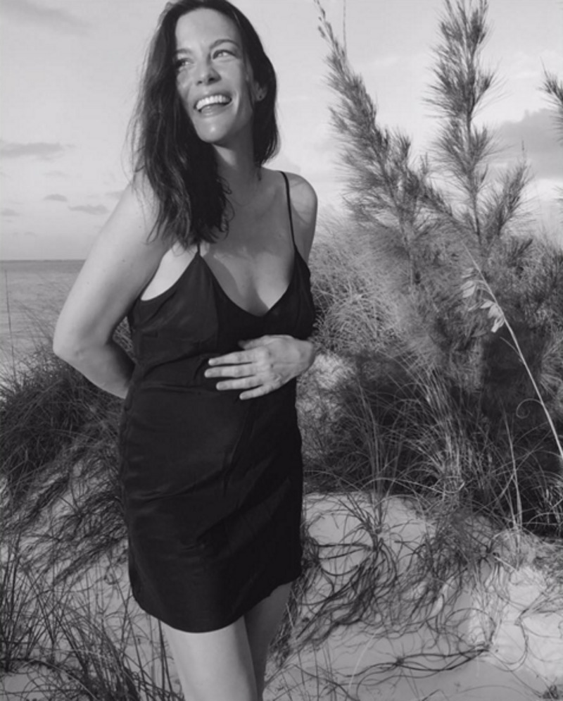 Лив Тайлер призналась, что ждет третьего ребенка