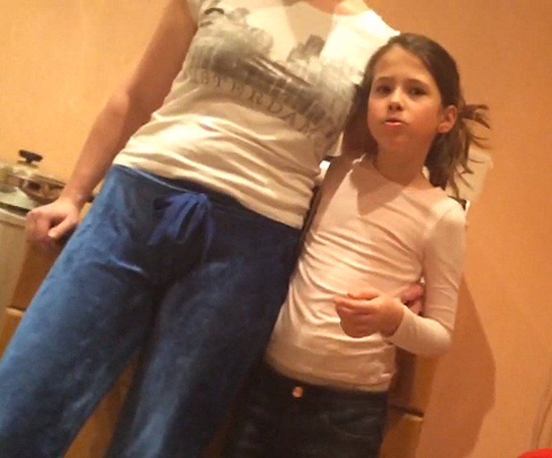 «ВКонтакте» Панин разместил видео, на котором его дочь говорит, что у нее все хорошо