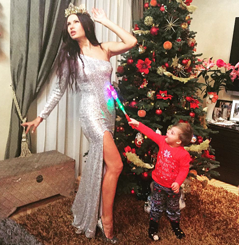 Эвелина Бледанс с сыном