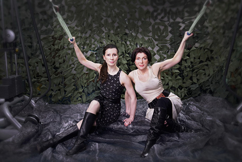 Вытягиваем и укрепляем боковые линии корпуса.