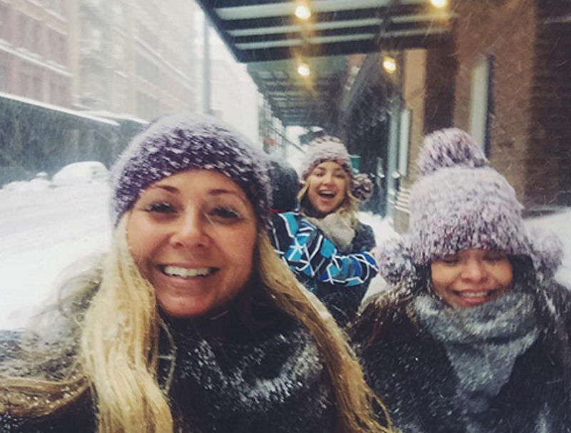 Кейт Хадсон с подругами