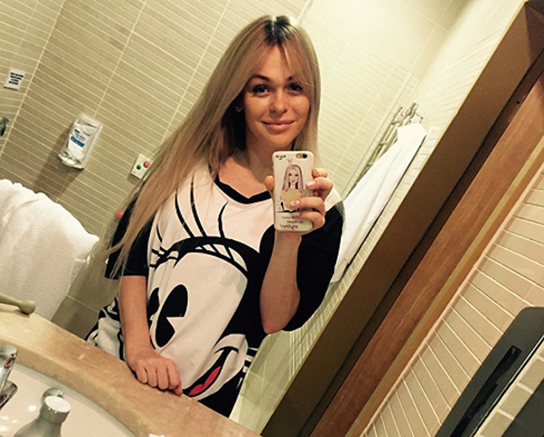 Анна Хилькевич вернулась с дочкой домой