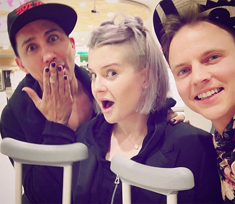 Келли Осборн сломала ногу