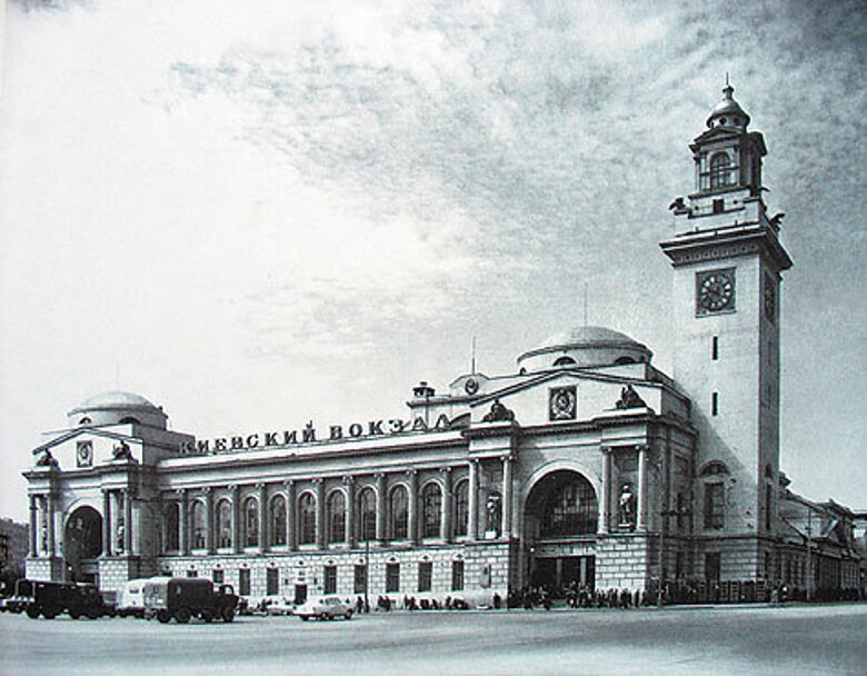 Замуровать и спрятать