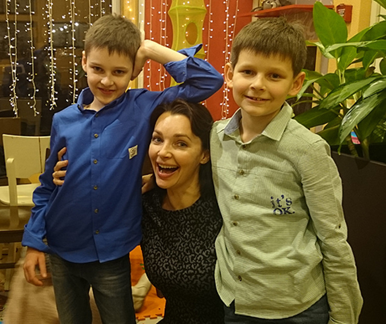 Наталья Антонова с сыновьями