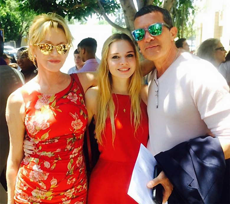 Антонио Бандерас и Мелани Гриффит на выпускном дочери