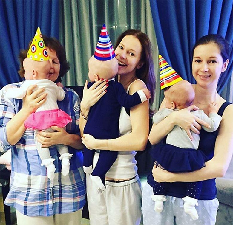 Наталья и Юлиана Подольские с детьми