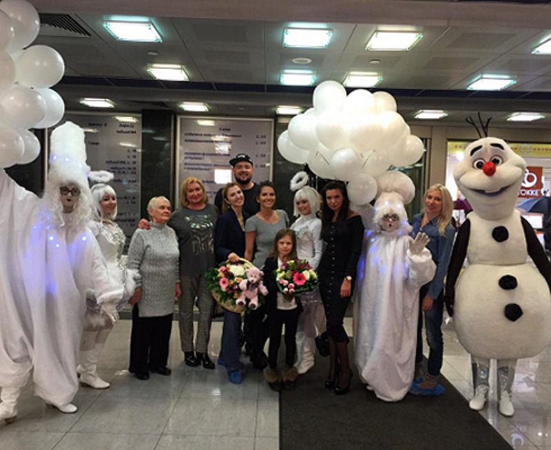 Подруга телеведущей Катя Жужа опубликовала фотографии, сделанные во время выписк