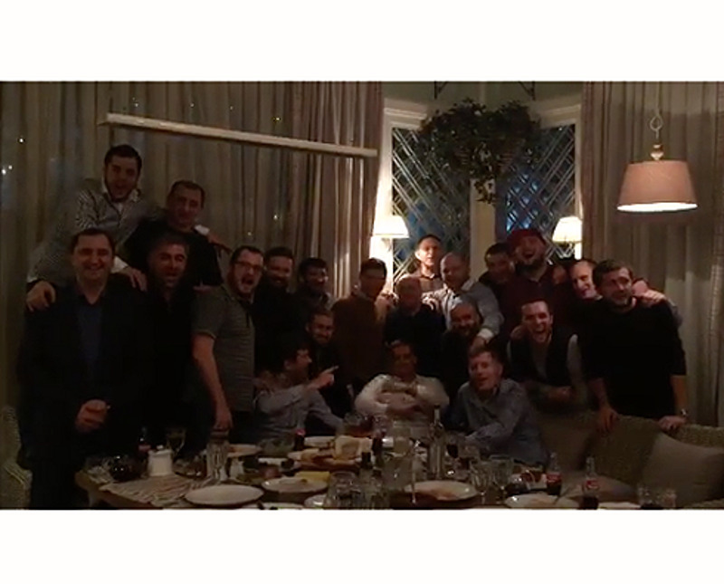 Муж Ксении Бородиной обмыл ножки новорожденной дочки с друзьями