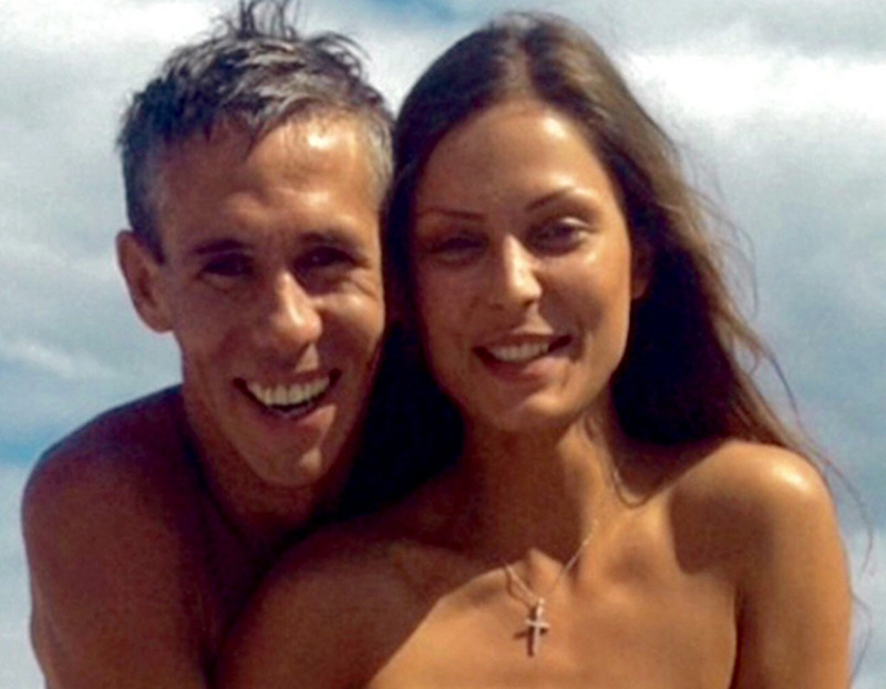 В своем микроблоге Панин публикует снимки, на которых он запечатлен вместе с женой