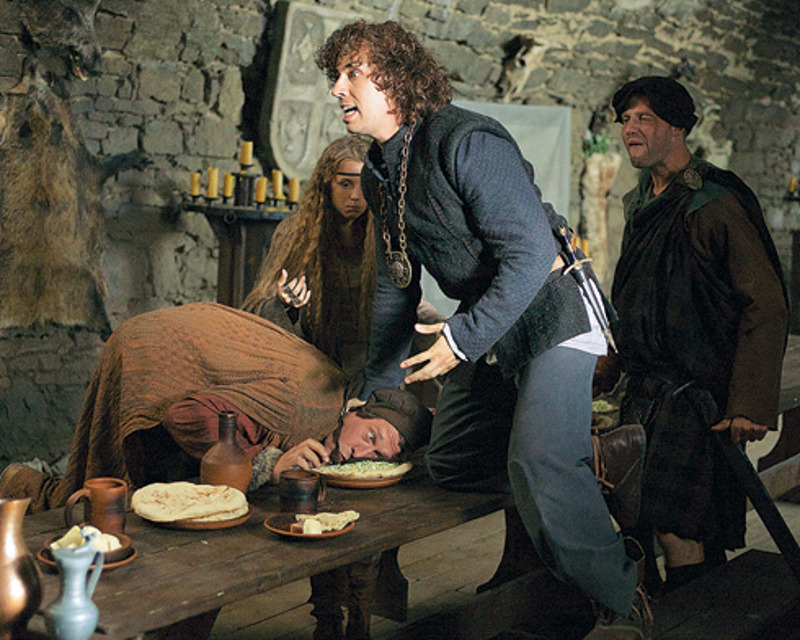 Максим говорит, что всегда хотел начать кинокарьеру с костюмированной картины. Но даже в историческом костюме Галкин может рассмешить публику