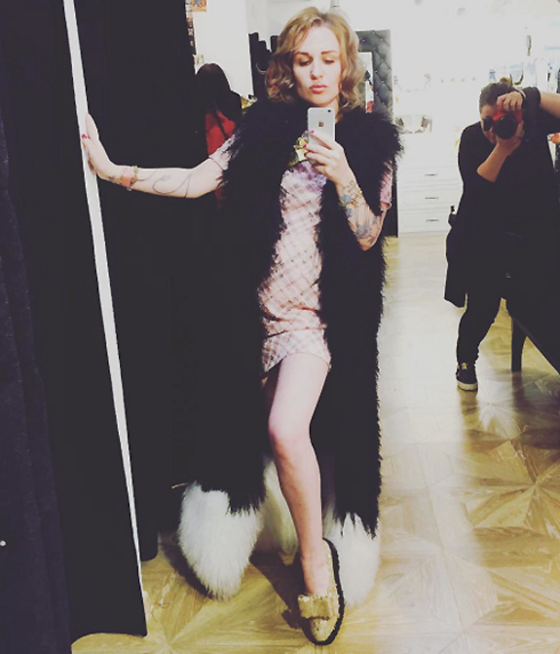 Валерия Гай Германика похвасталась селфи, на котором хорошо заметен ее округлившийся животик