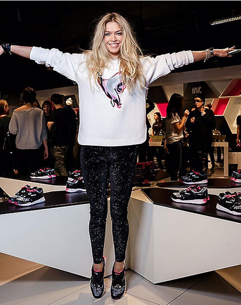 Увидев этот снимок, подписчики решили, что Вера Брежнева подозрительно поправилась и, возможно, ждет ребенка. Фото: Instagram.com/ververa.