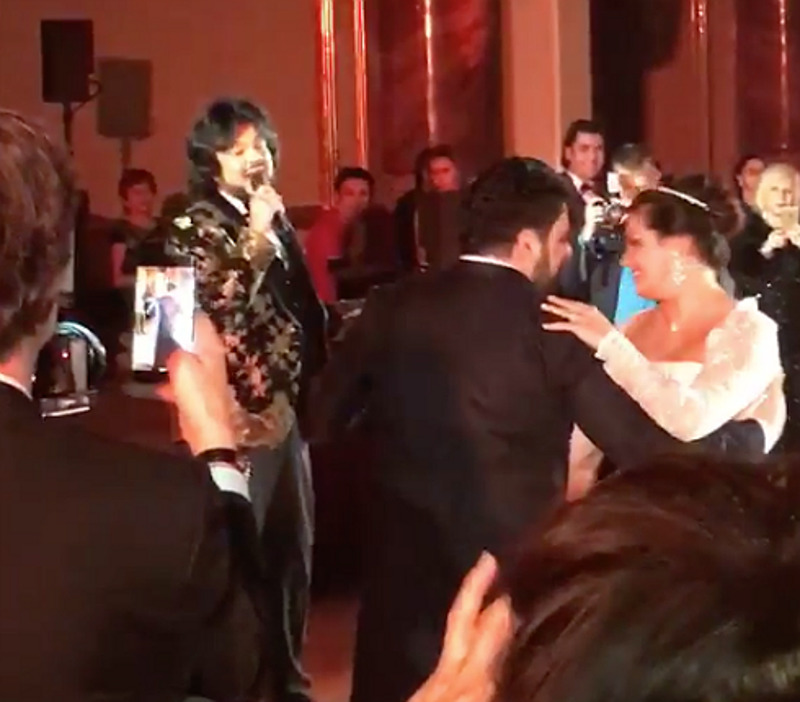 Свой первый танец новобрачные станцевали под вокал Филиппа Киркорова