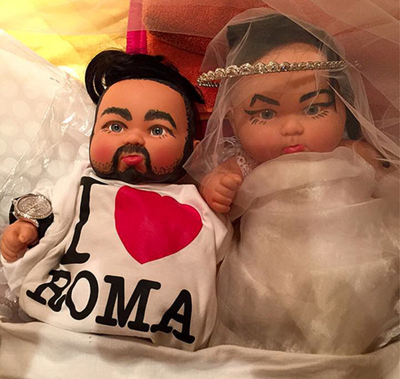 Сегодня утром певица опубликовала фотографию кукол жениха и невесты, очень напоминающих Нетребко и Эйвазова