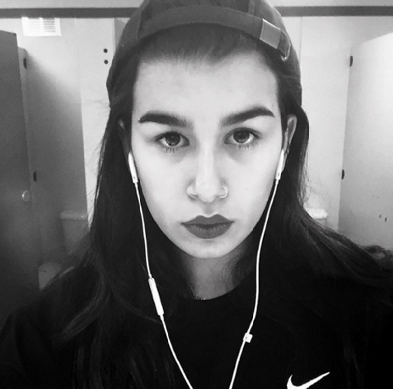 Эрика Ургант сделала пирсинг