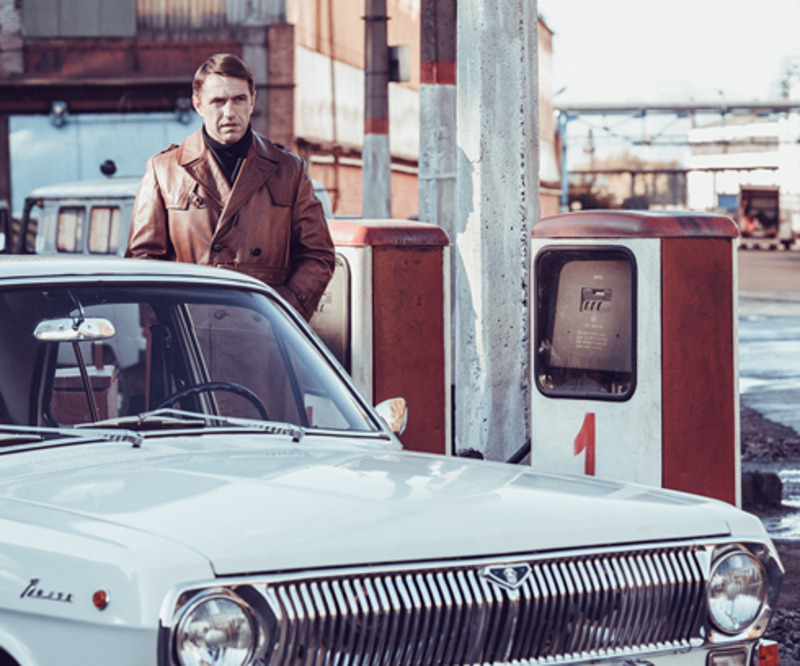 Действие фильма происходит в 1985 году, поэтому создателям картины пришлось найти необходимые приметы эпохи.